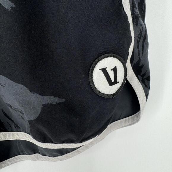 Vuori shorts womens medium M dark gray floral tavi workout running beachy summer - Picture 2 of 7